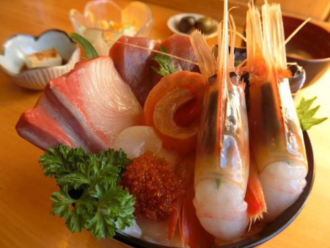 ぼたん海老が2尾の海鮮丼♪