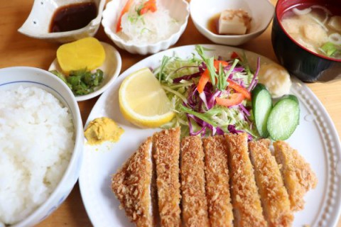 コロナにかつぞ! とんかつ定食♪