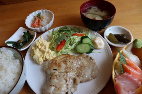 明日は、お楽しみ定食♪