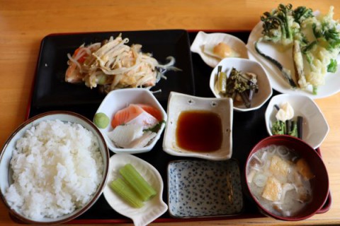 明日は、お楽しみ定食♪