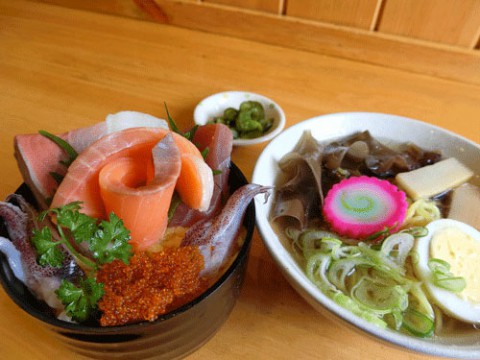 塩ラーメン海鮮丼セット900円♪