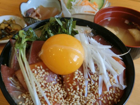 明日は海鮮漬け丼定食♪