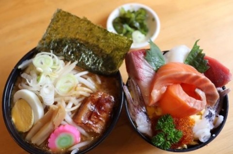 味噌ラーメン海鮮丼セット♪