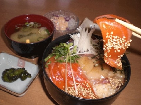 明日は海鮮漬け丼定食♪