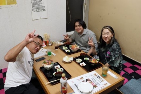 昨夜のお客さま! オーダーは、ぼたん海老海鮮丼♪