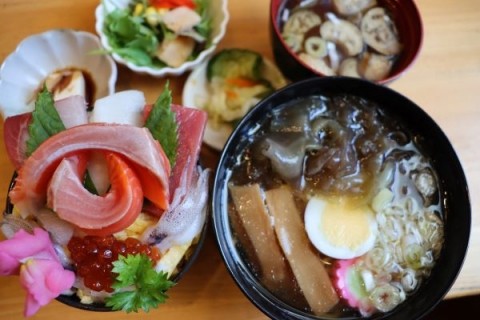 塩ラーメン海鮮丼セット1100円♪