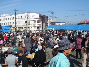 大賑わいの食の安全安心まつり