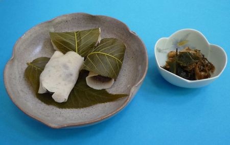 えびすやさんの「焼桜もち」と「うぐいす便り」