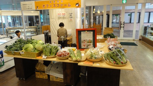 エスタで産直野菜売ってます