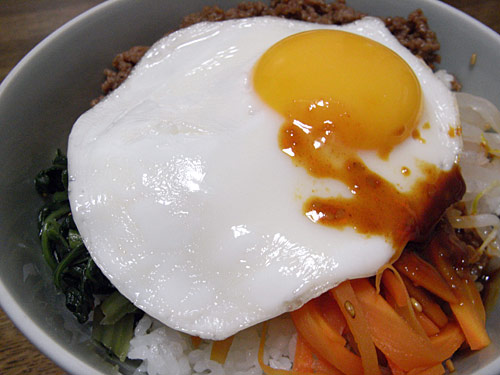 今日の晩御飯・・・ビビンバ丼