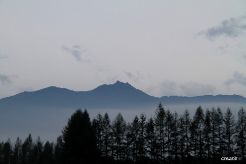 峠を下っても山の裾野の雲海でした。