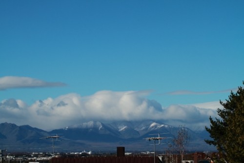 2Fから見えた北日高の山並みも雪化粧