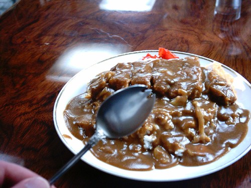 先割れスプーンとカツカレー