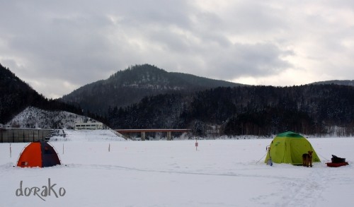 テントが二張りの寂しかった釣り場は置戸のダム湖