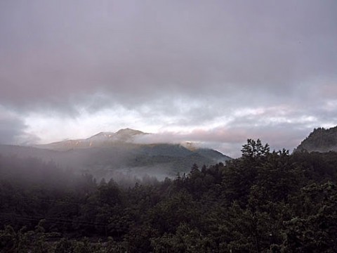 青空と雲海と雪山の三国峠