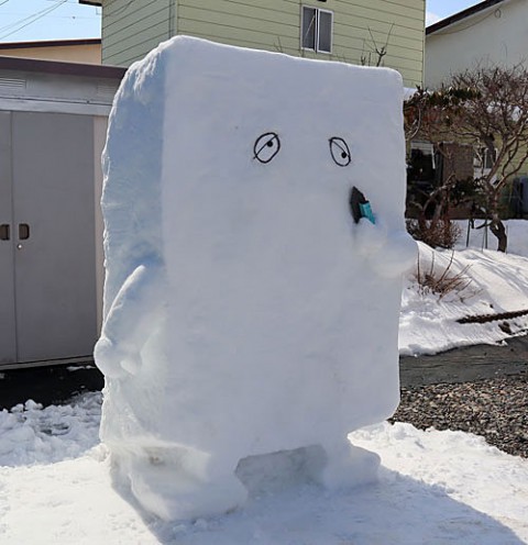 お隣さん今シーズンの雪像