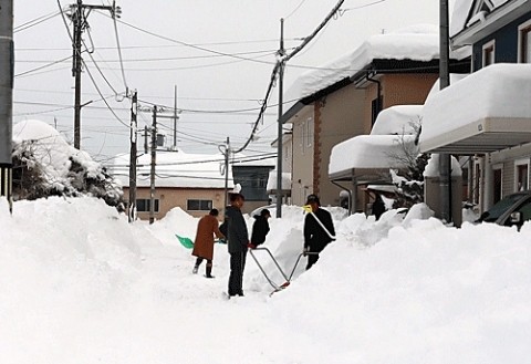 皆さん除雪に大忙し