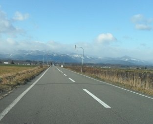 雪まじりの十勝平野は