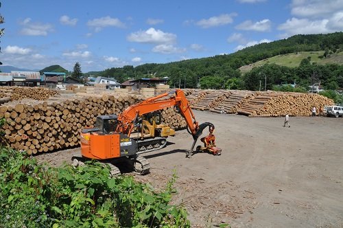 ８月４日　滝上町　夏に恋まつり　林業機械展示デモンストレーション