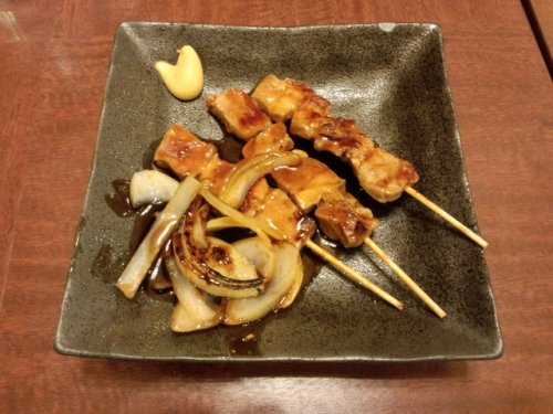 焼き鳥を食べながグイッと一杯？