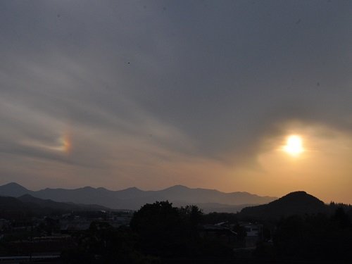 ６月５日　滝上町　夕暮れの空に見えた縦に伸びる虹