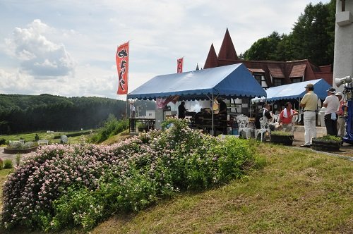 ６月２８日　滝上町　香りの里ハーブガーデン　サクラバラまつり開催中