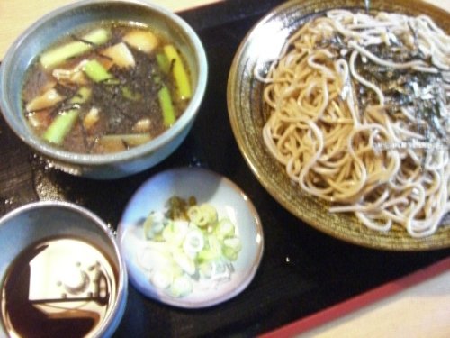 蕎麦人　お勧めの　温かい汁にくぐらせる　つけ麺タイプのせいろ日和