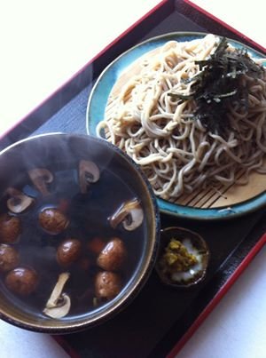 蕎麦粉だけで打った 十割 はせいろが お勧めです