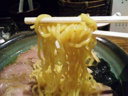 夜中のラーメンは三楽さまで。