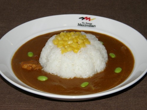 カフェの人気定番メニュー「中札内鶏と枝豆のカレー」