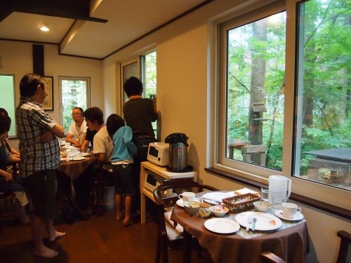 夏休み・・”エゾリス君”のいるカンタベリーの朝食風景