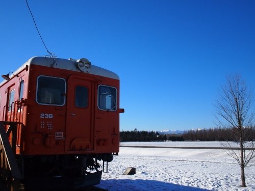 冬の十勝らしい快晴の”日高山脈”と新しくなった”幸福駅”