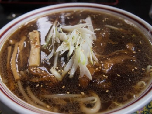 「豚角煮ラーメン（ラーメン鈴や）」と「大森カントリーガーデン」