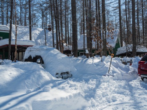 8日振りに中札内へ戻って来たら・・雪に埋もれていました。