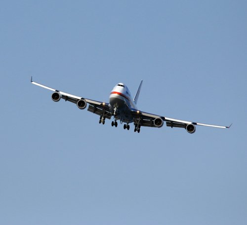 羽田空港に政府専用機飛来 3/22