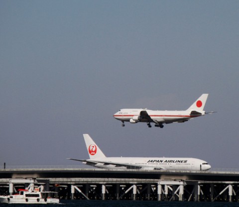 羽田空港に着陸する政府専用機　2013.02