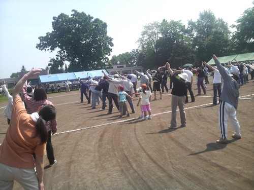 どんぐりの木の下で大運動会！