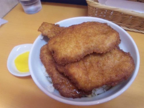 お昼はかつ丼！