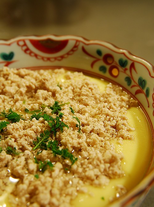 鶏肉の茶碗じゃなくて、どんぶり蒸し…