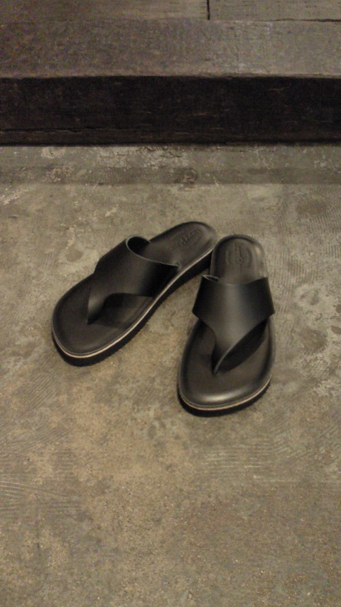 LEFT HAND THONG PLAIN SANDAL