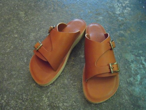 LEFT HAND W-STRAP BUCKLE SANDAL　⑤ＣＡＭＥＬ