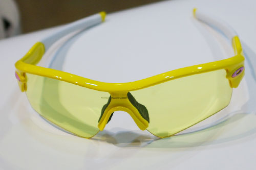 他と同じでは満足できない！OAKLEYをカスタムしよう！