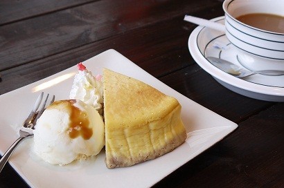 カフェ亜時都（アジト）さんで