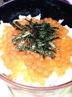 秋の(食欲の)扉、ひらいたよ～！イクラ丼(^^♪