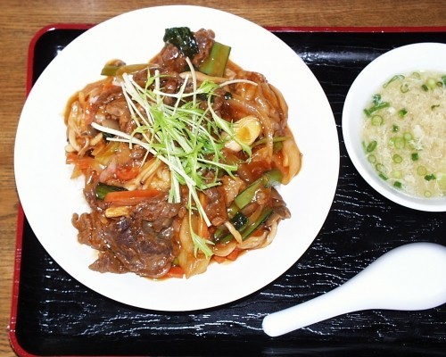 とろとろ牛丼　820円