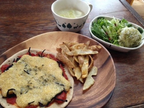 久々のつぶつぶピザとカレー会