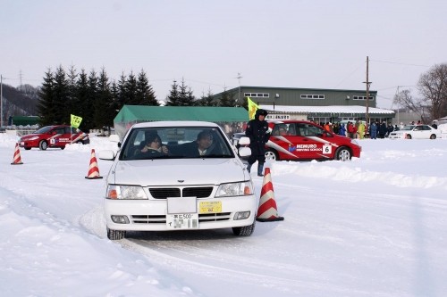 冬道の事故防止「第30回氷上運転講習会」