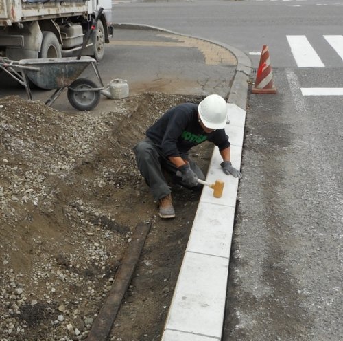 車の出入りが楽々。縁石切下げ。