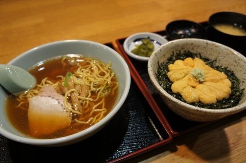 小平町・すみれさんの醤油ラーメン、ウニ丼、トンカツ