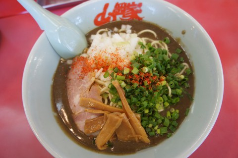 期間限定メニュー～山岡家帯広店さんの鬼煮干しラーメン